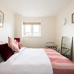 Wild Roses Serviced Apartments - Tower Bridge