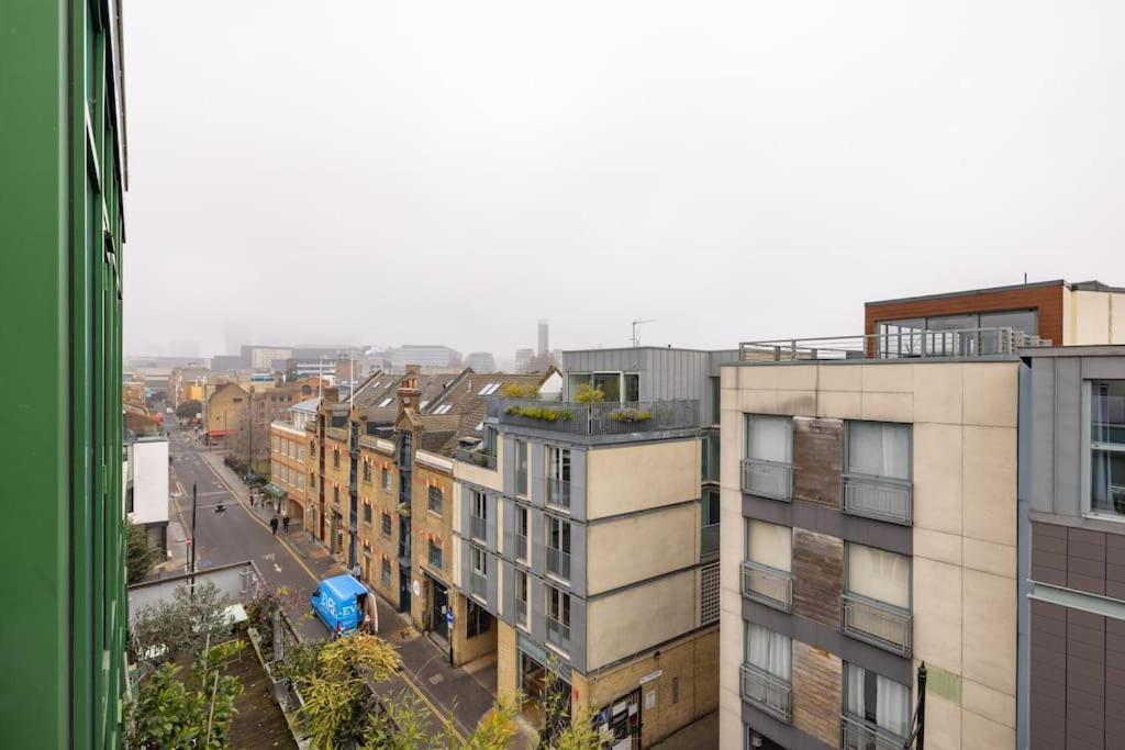 Wild Roses Serviced - Tower Bridge Apartment