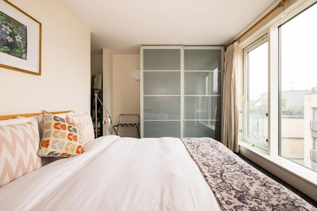 Wild Roses Serviced - Tower Bridge Apartment