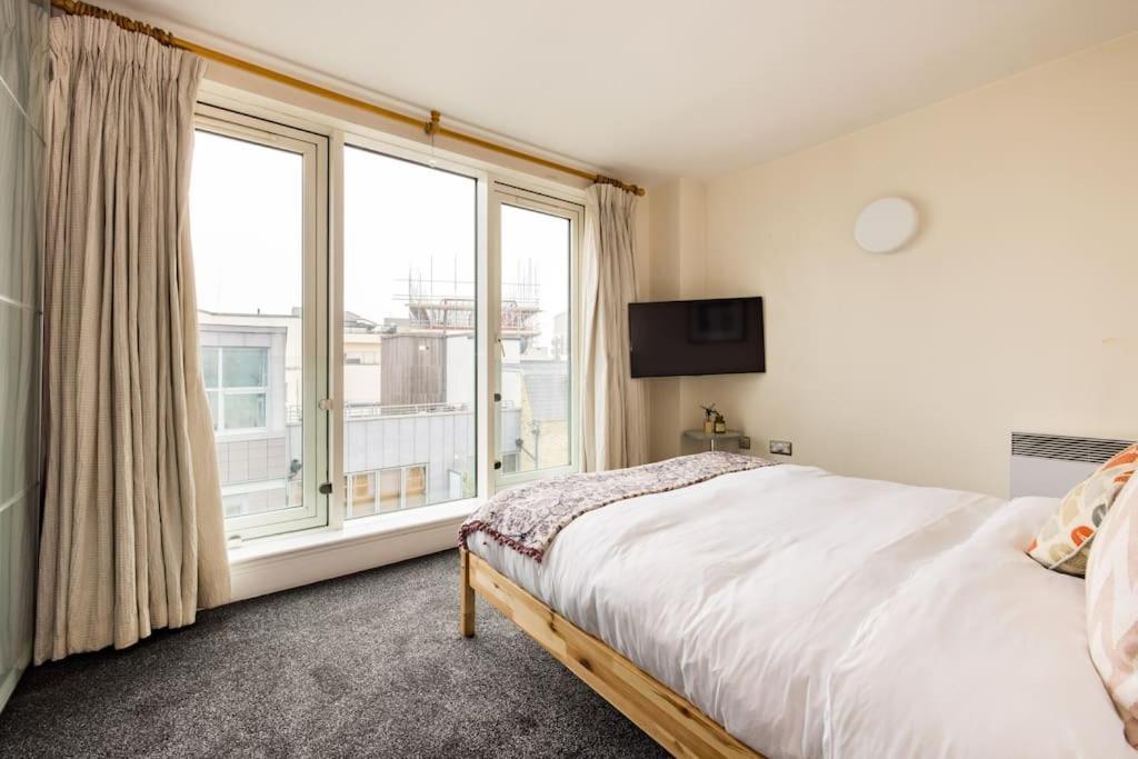 Wild Roses Serviced - Tower Bridge Apartment London