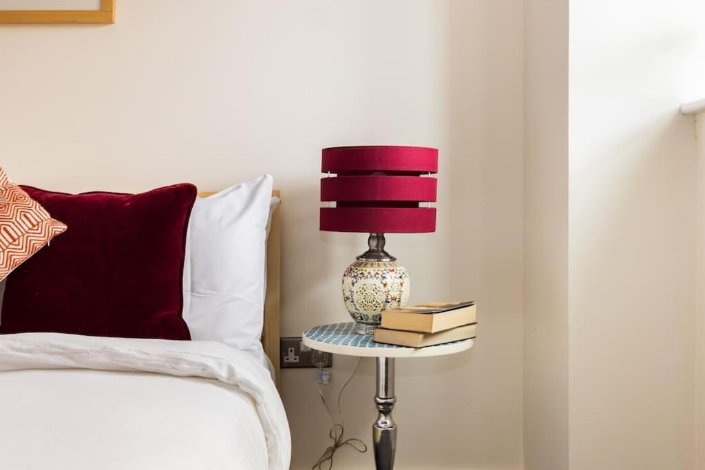 Wild Roses Serviced - Tower Bridge Apartment