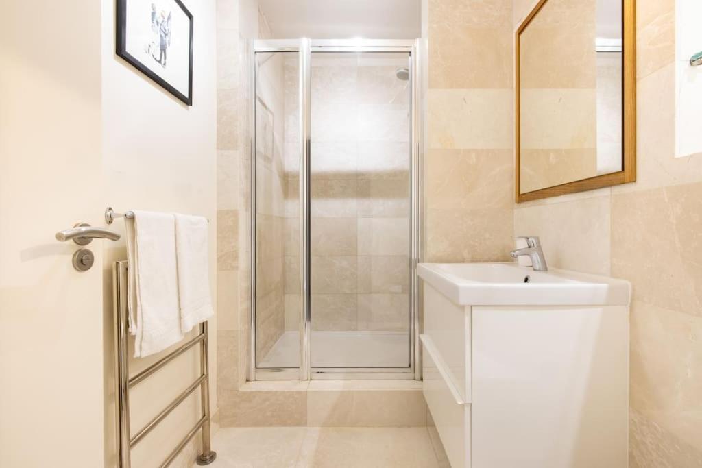 Apartment Wild Roses Serviced - Tower Bridge London