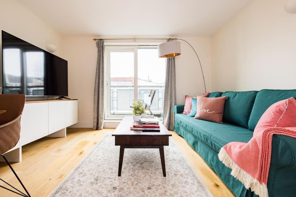 Wild Roses Serviced - Tower Bridge Apartment